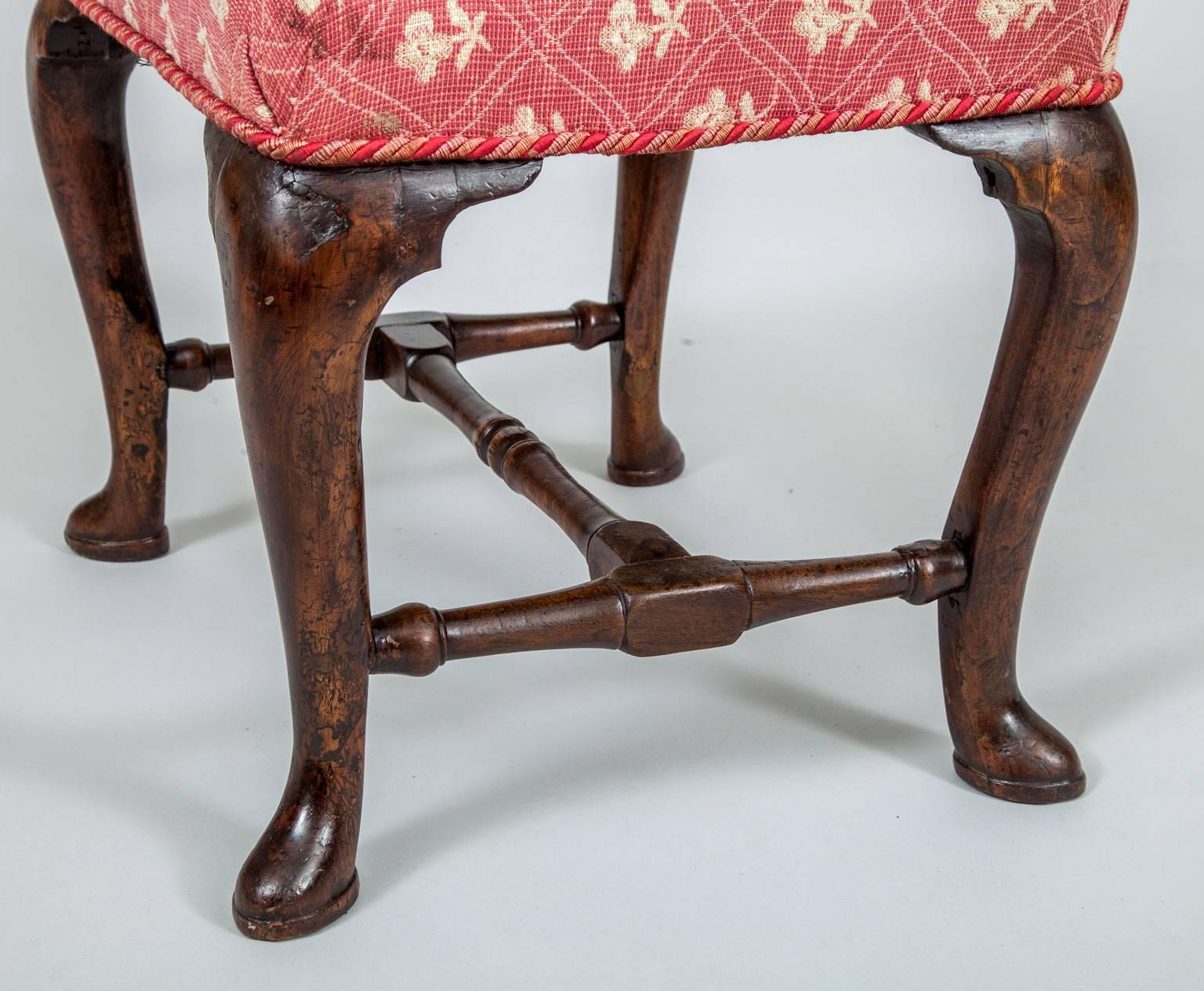 Antique Queen Anne Walnut Stool In Excellent Condition For Sale In Sheffield, MA