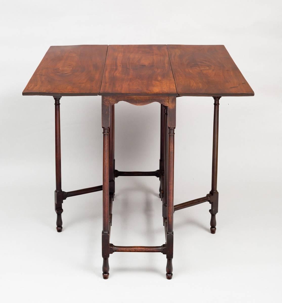 18th Century George III Mahogany Spider Leg Table For Sale