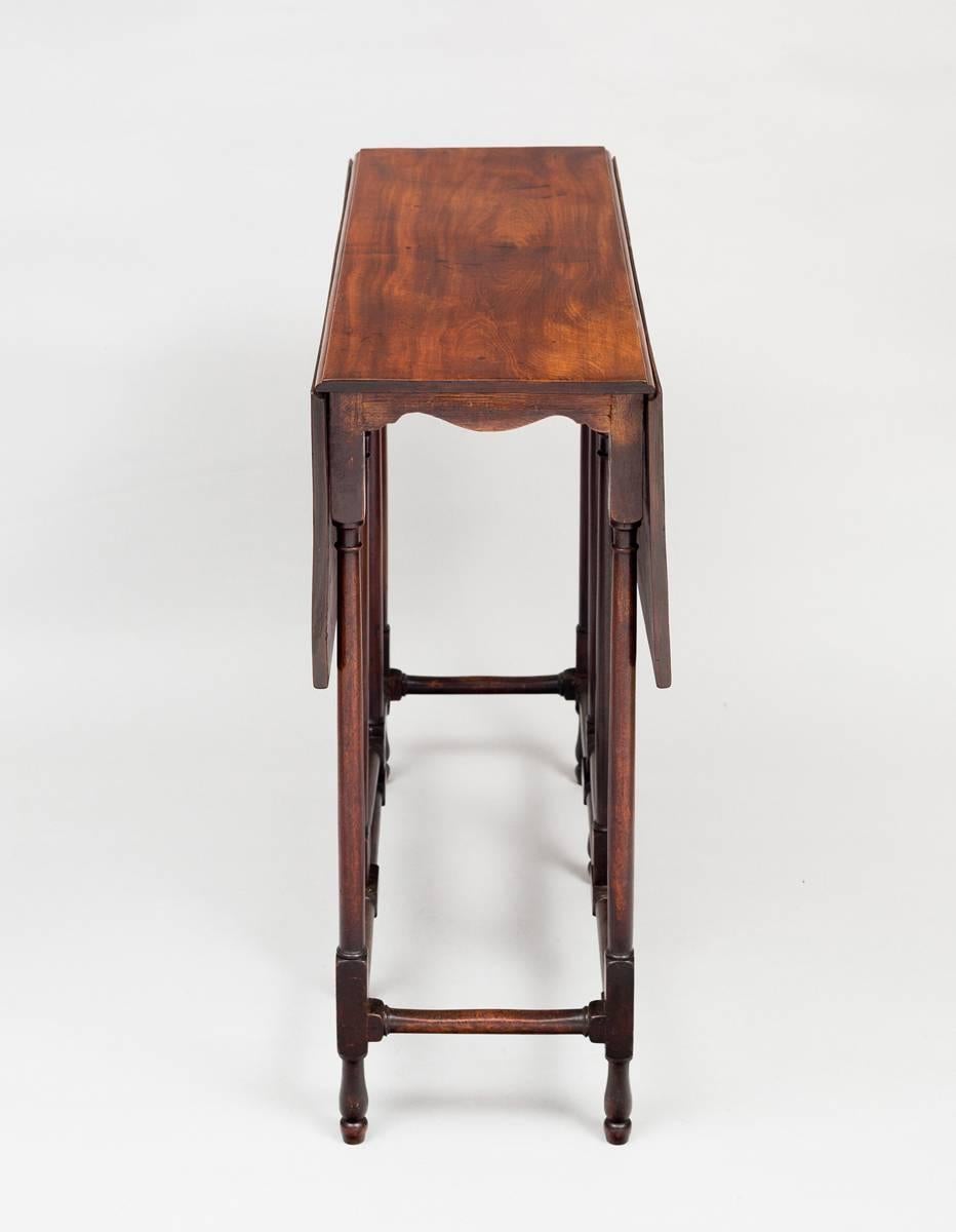 George III Mahogany Spider Leg Table In Excellent Condition For Sale In Sheffield, MA