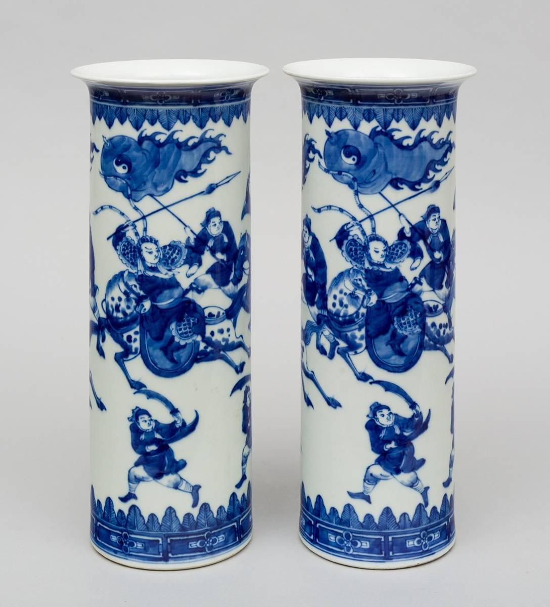 Glazed Pair of Chinese Blue and White Cylindrical Vases For Sale