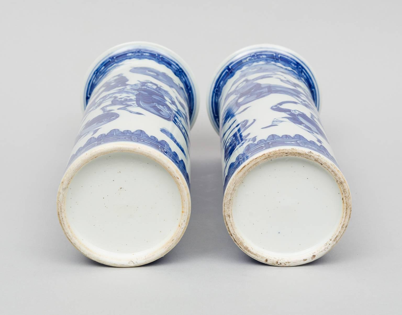 Porcelain Pair of Chinese Blue and White Cylindrical Vases For Sale