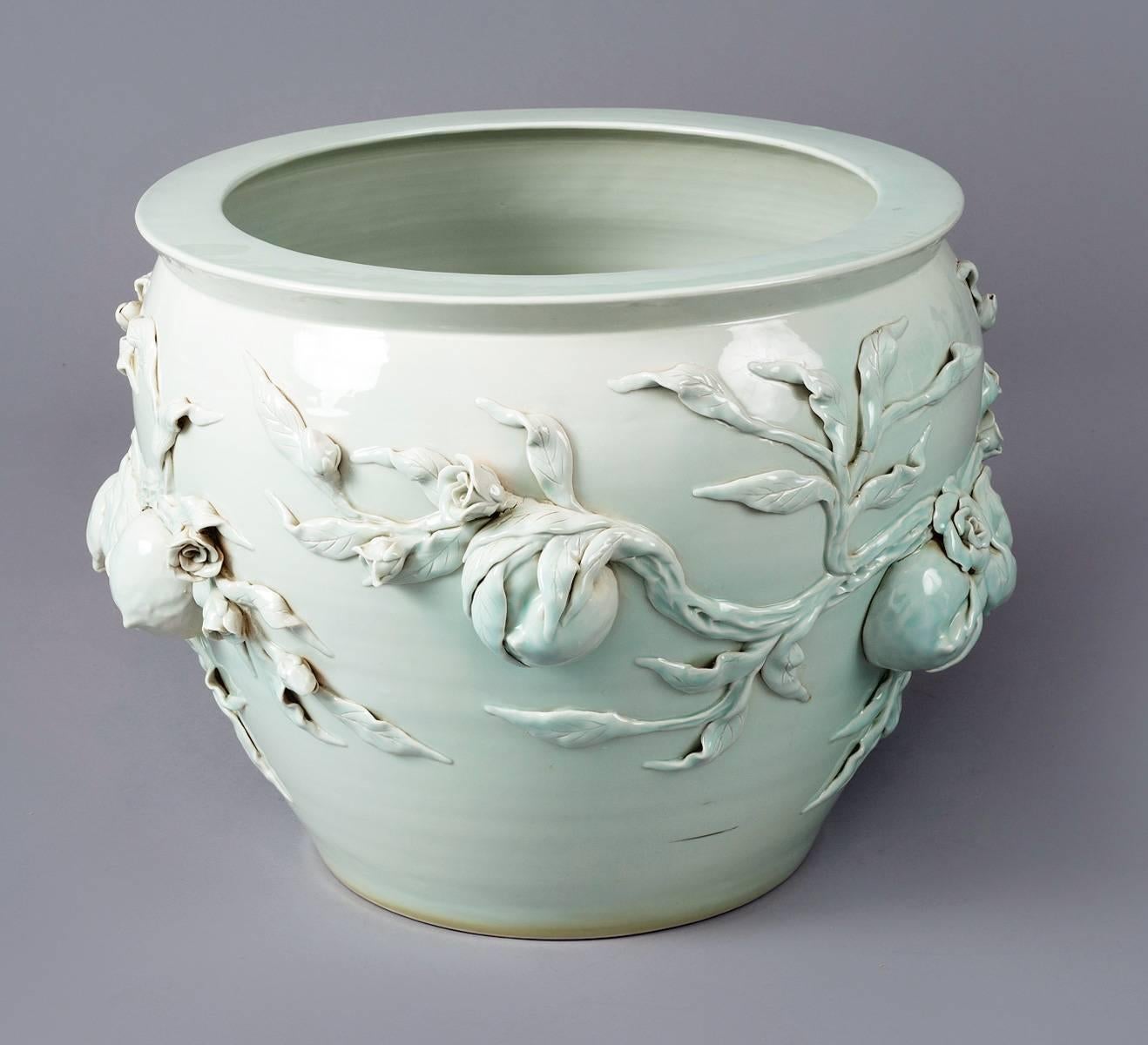 Large Chinese export porcelain celedon jardinière decorated with two dimensional luscious peaches, roses, rosebuds and foliate designs.

Provenance: The Crane Estate in Essex, Massachusetts.


            
