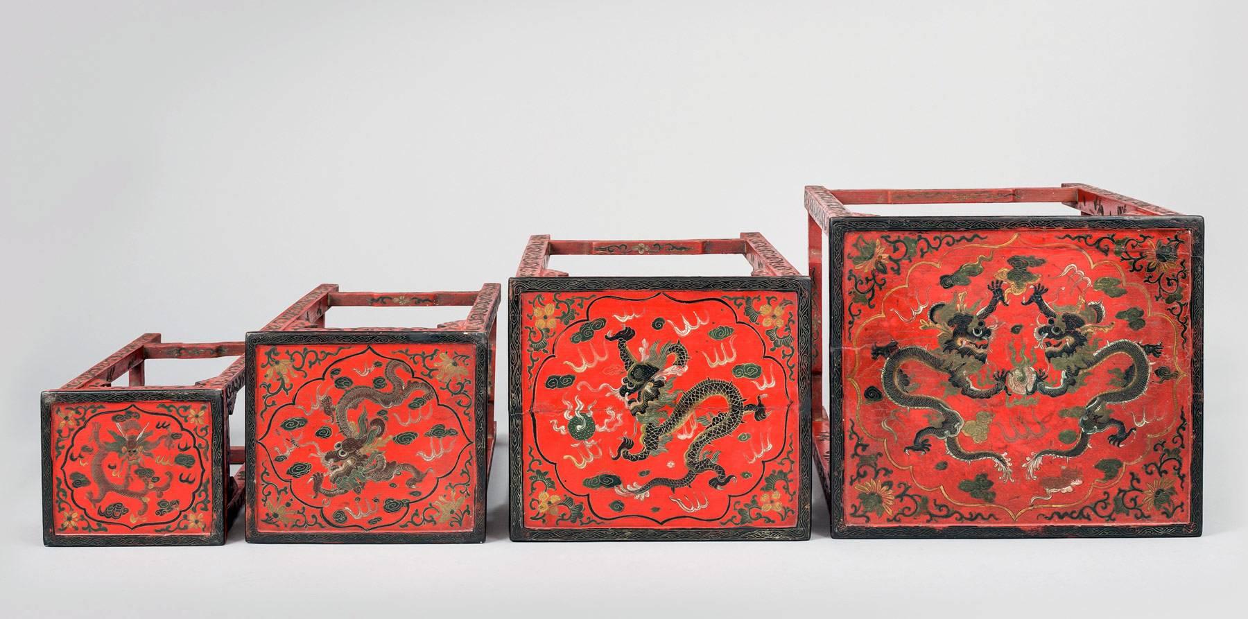 Chinese Red Lacquered Nest of Quarteto Tables For Sale 1