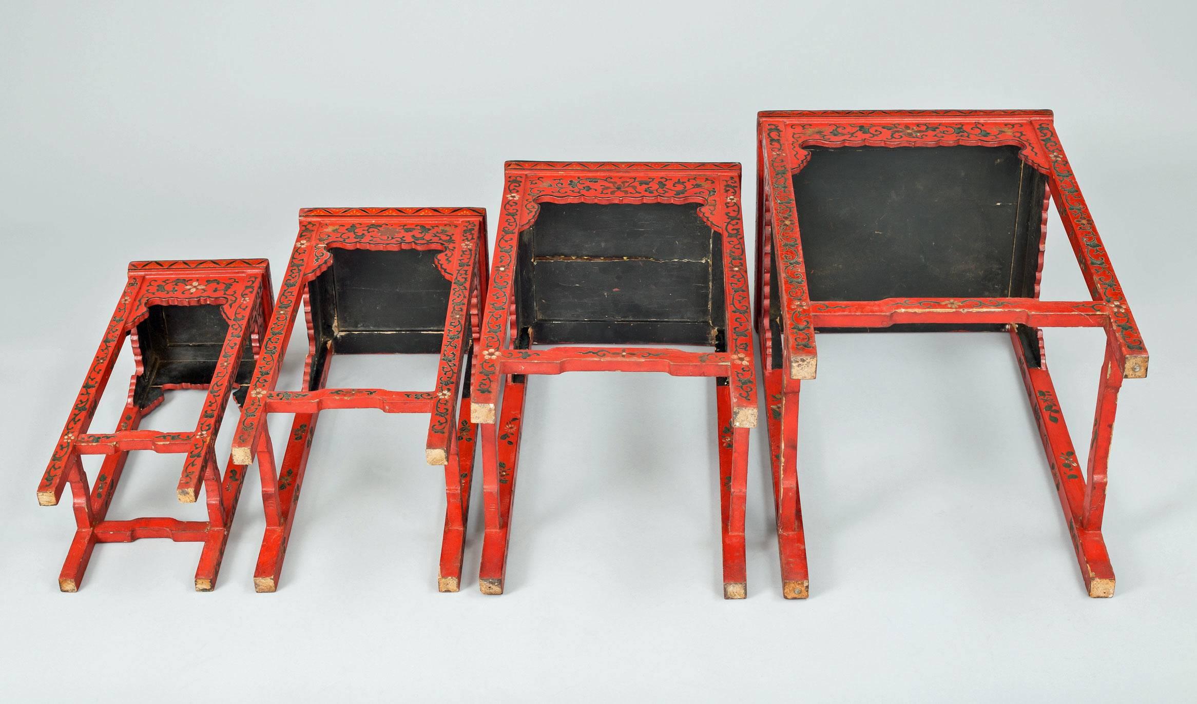 Chinese Red Lacquered Nest of Quarteto Tables For Sale 3
