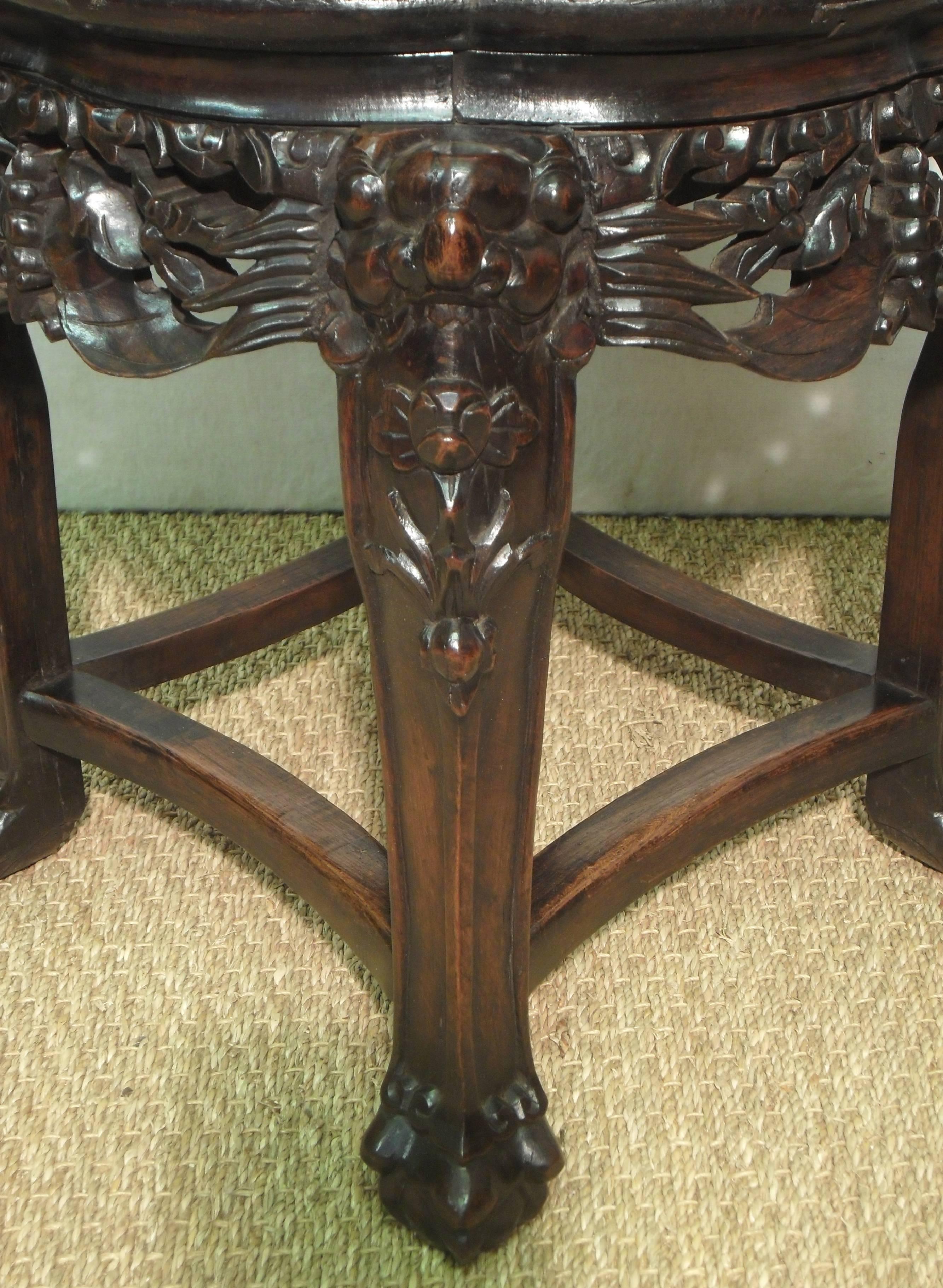 Chinese Rosewood Qing Dynasty Carved Stand In Excellent Condition In Macclesfield, GB