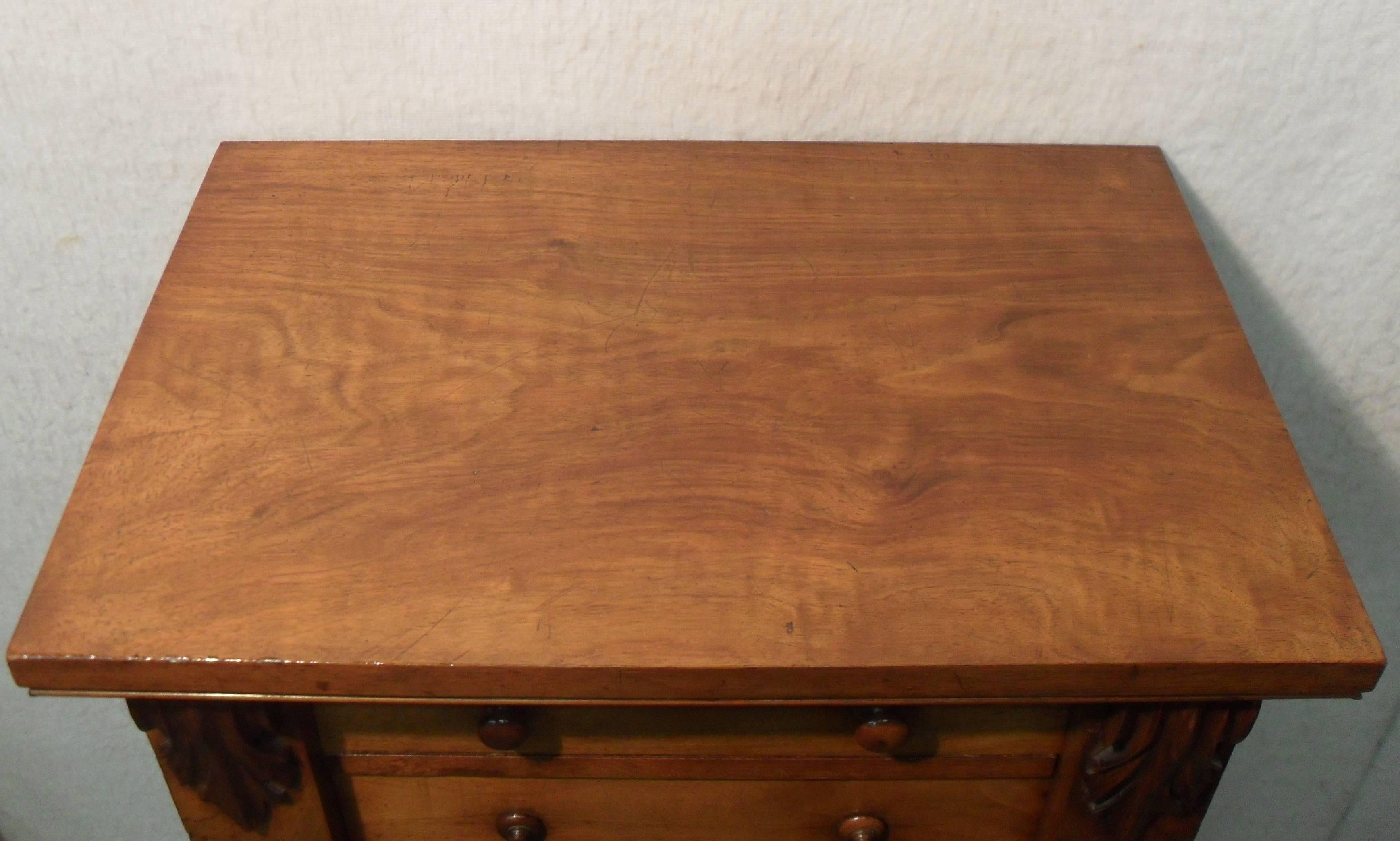 English Victorian Figured Walnut Wellington Chest In Good Condition In Macclesfield, GB