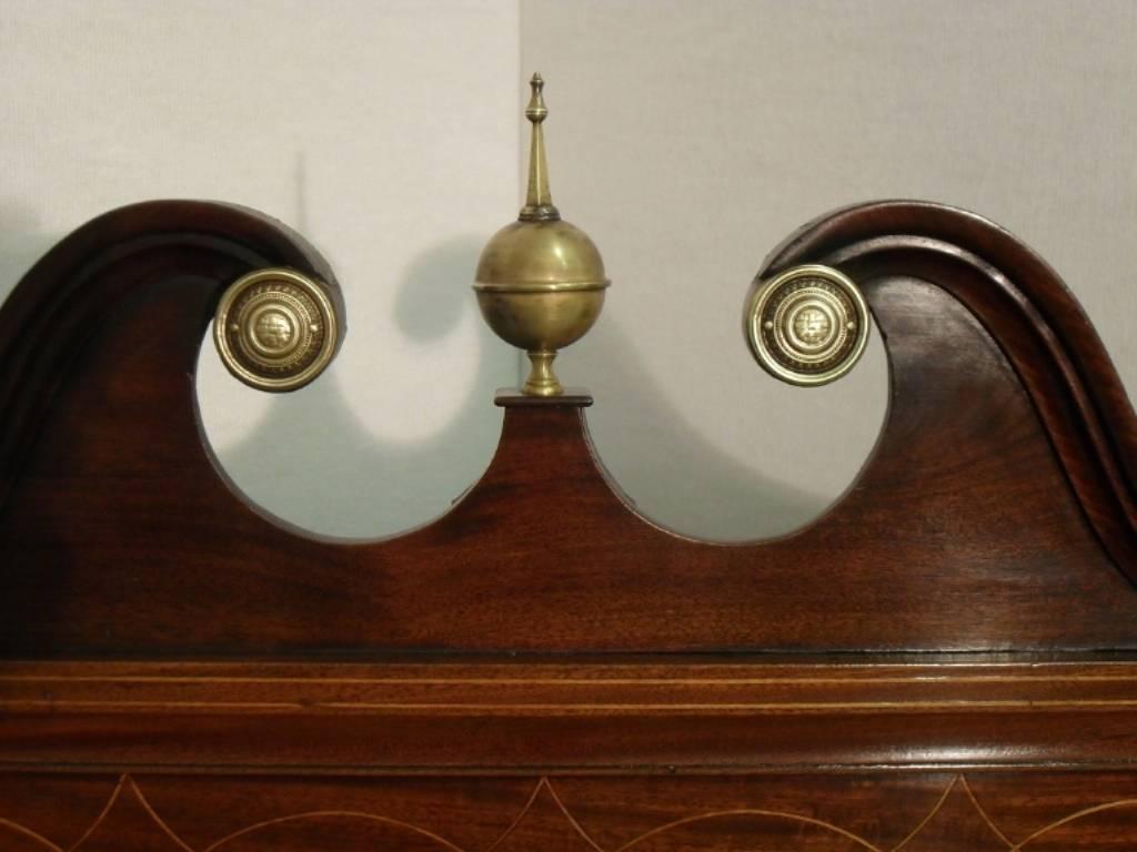 Georgian Figured Mahogany Corner Cupboard In Good Condition For Sale In Macclesfield, GB