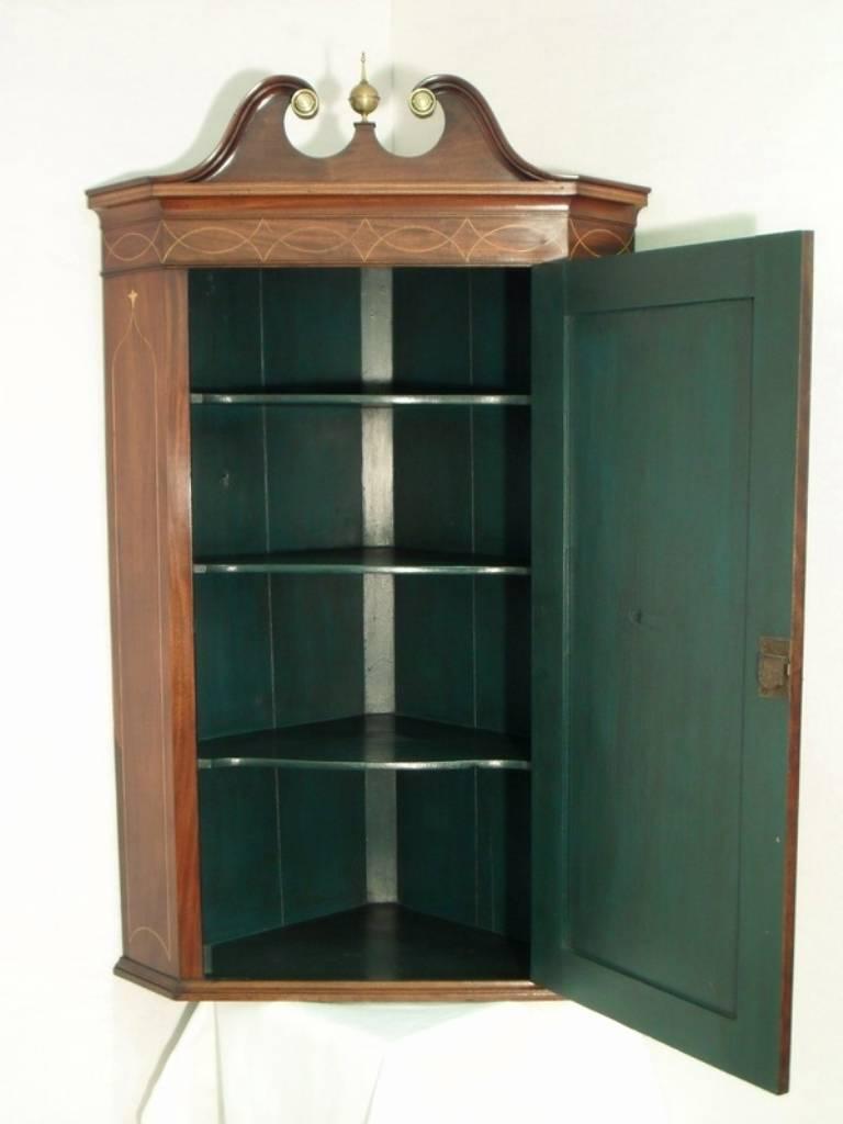 Georgian Figured Mahogany Corner Cupboard For Sale 1