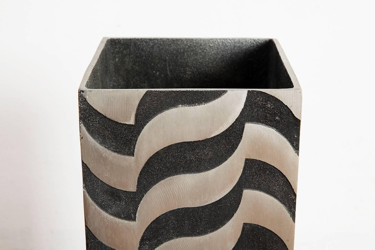 Magnificent optical umbrella stand designed and produced by Lorenzo Burchiellaro. Black varnished and etched aluminum cast.
Signed on the edge, circa 1970.