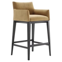 Taburete tapizado con estructura de madera maciza