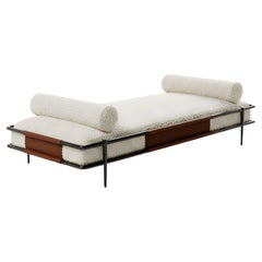 Individuell anpassbares, elegantes Daybed mit luxuriösen Leder-, Lack- oder Stahlausführungen