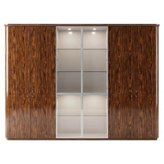 Moderne, abgerundete Vitrine im Executive-Stil aus Holzfurnier und Glas