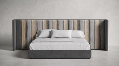 Letto king size con testiera allungata a canaline in velluto con stampa artistica