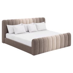 Letto matrimoniale "Smoky Ombré" con rivestimento scolpito a tre tonalità di Mondo Design