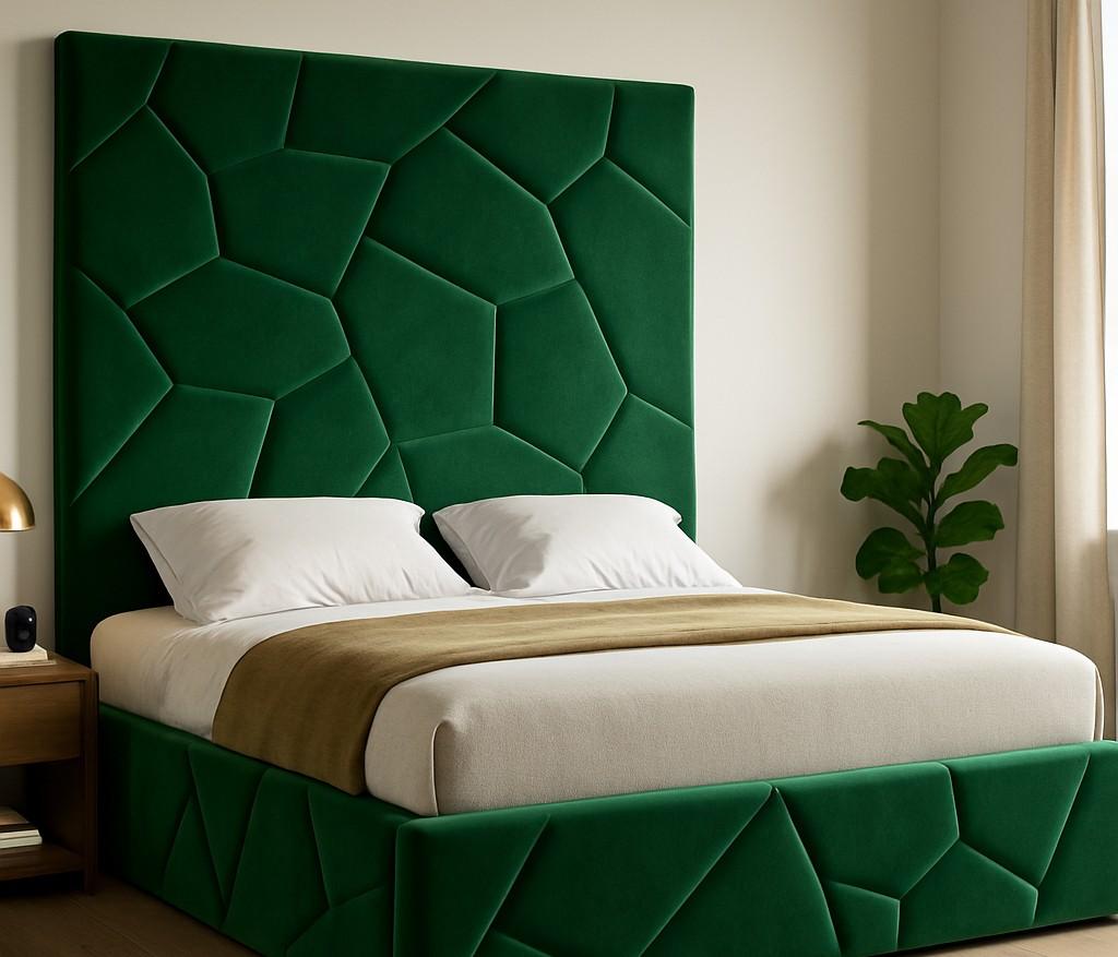 Fatto a mano Letto California King completamente imbottito in velluto con design patchwork geometrico in vendita
