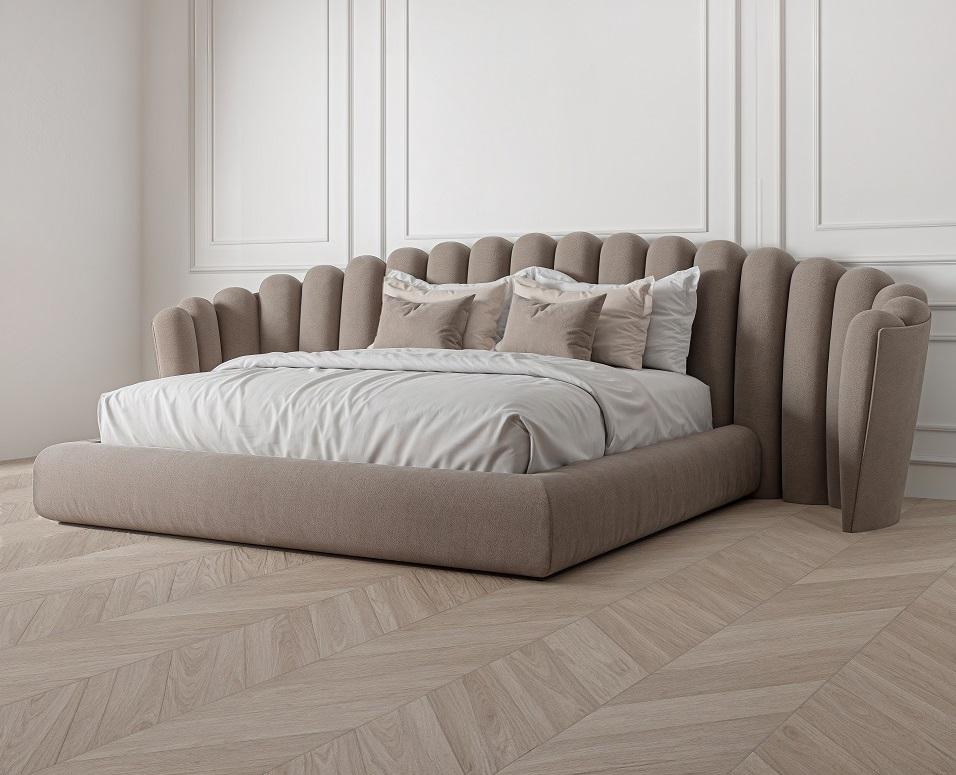 Fatto a mano Letto Vendome in stile Art Déco: testiera smerlata in velluto Mohair in vendita