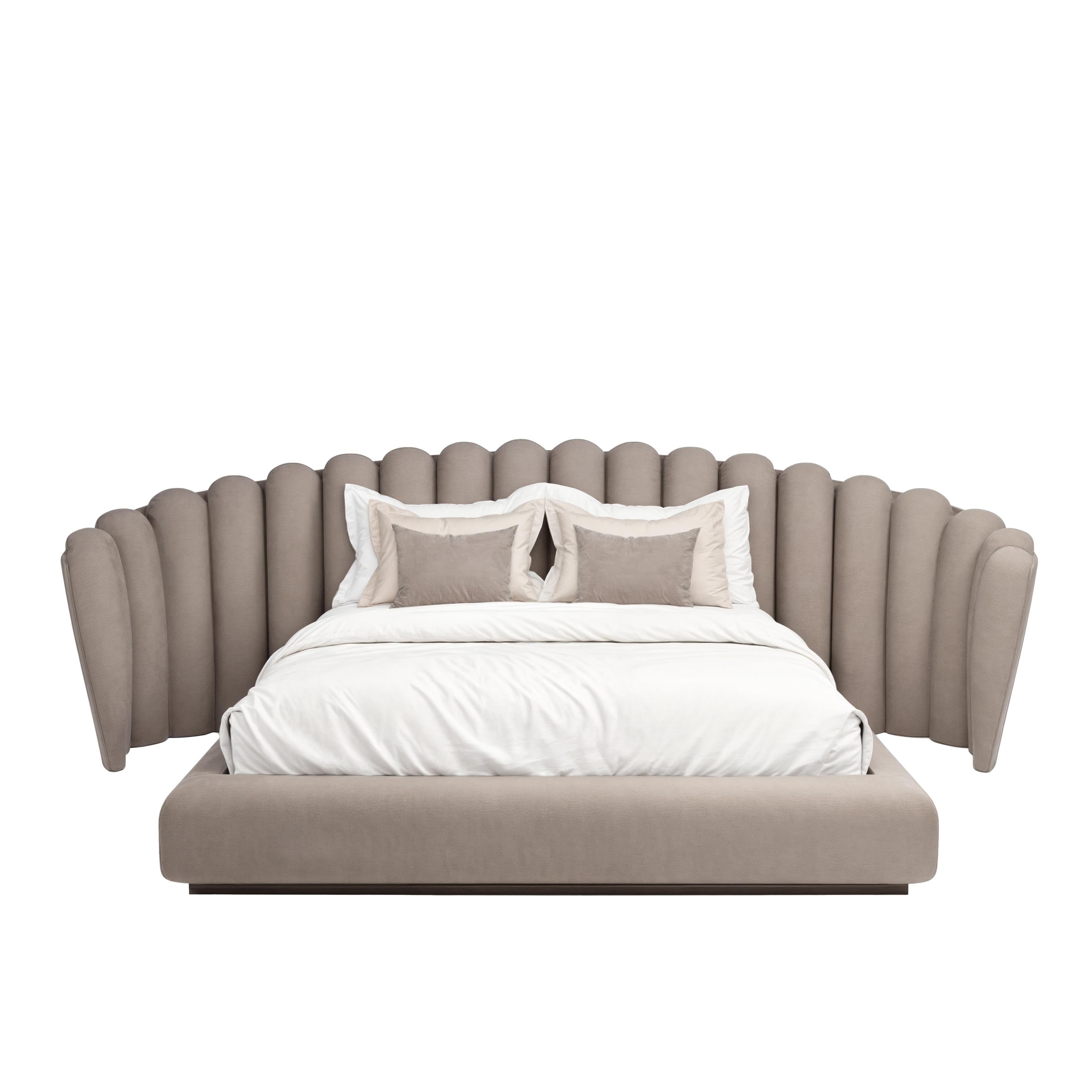 Tappezzeria Letto Vendome in stile Art Déco: testiera smerlata in velluto Mohair in vendita