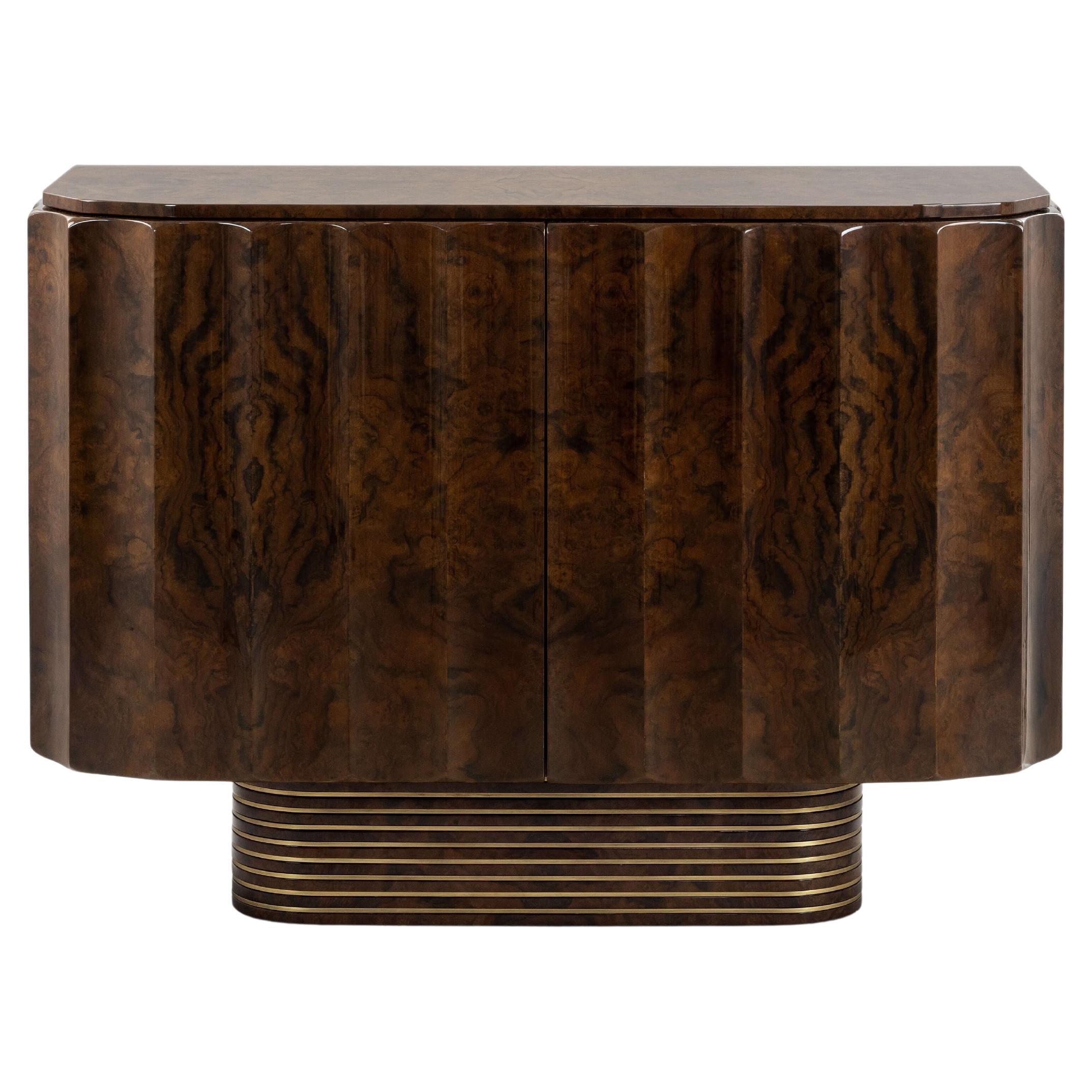 Credenza a due ante in radica di noce di lusso con base in ottone ossidato di JLC in vendita