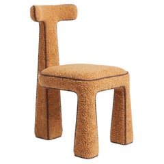 Sedia scultorea in Bouclé con Silhouette architettonica di Mondo