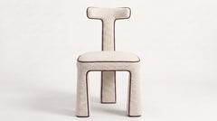 Sedia scultorea in Bouclé con Silhouette architettonica di Mondo