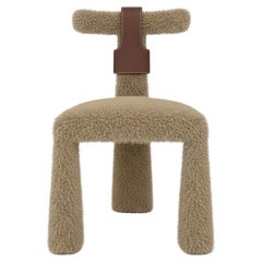 Chaise de salle à manger tripode faite sur mesure dans le tissu du client par Mondo Design Studio