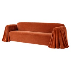 Art Deco Stil Sofa bedeckt in Olive Samt von Munna Design