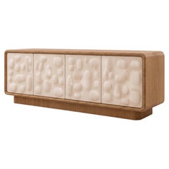 Aparador contemporáneo de 4 puertas en roble ceruso con puertas en relieve enlucidas a mano