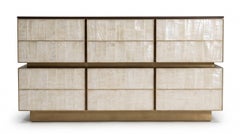 Buffet contemporain à panneaux en sélénite avec cadre architectural foncé