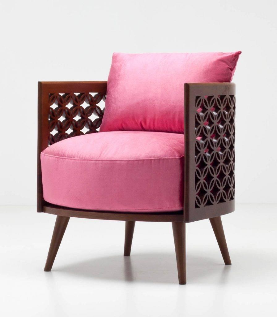 The set of two arabesque armchairs in American walnut eggshell finish and upholstered in royal pink satin color represents the traditional craftsmanship of the Middle East with the restraint of a Japanese aesthetic. Nada who was brought up in Japan