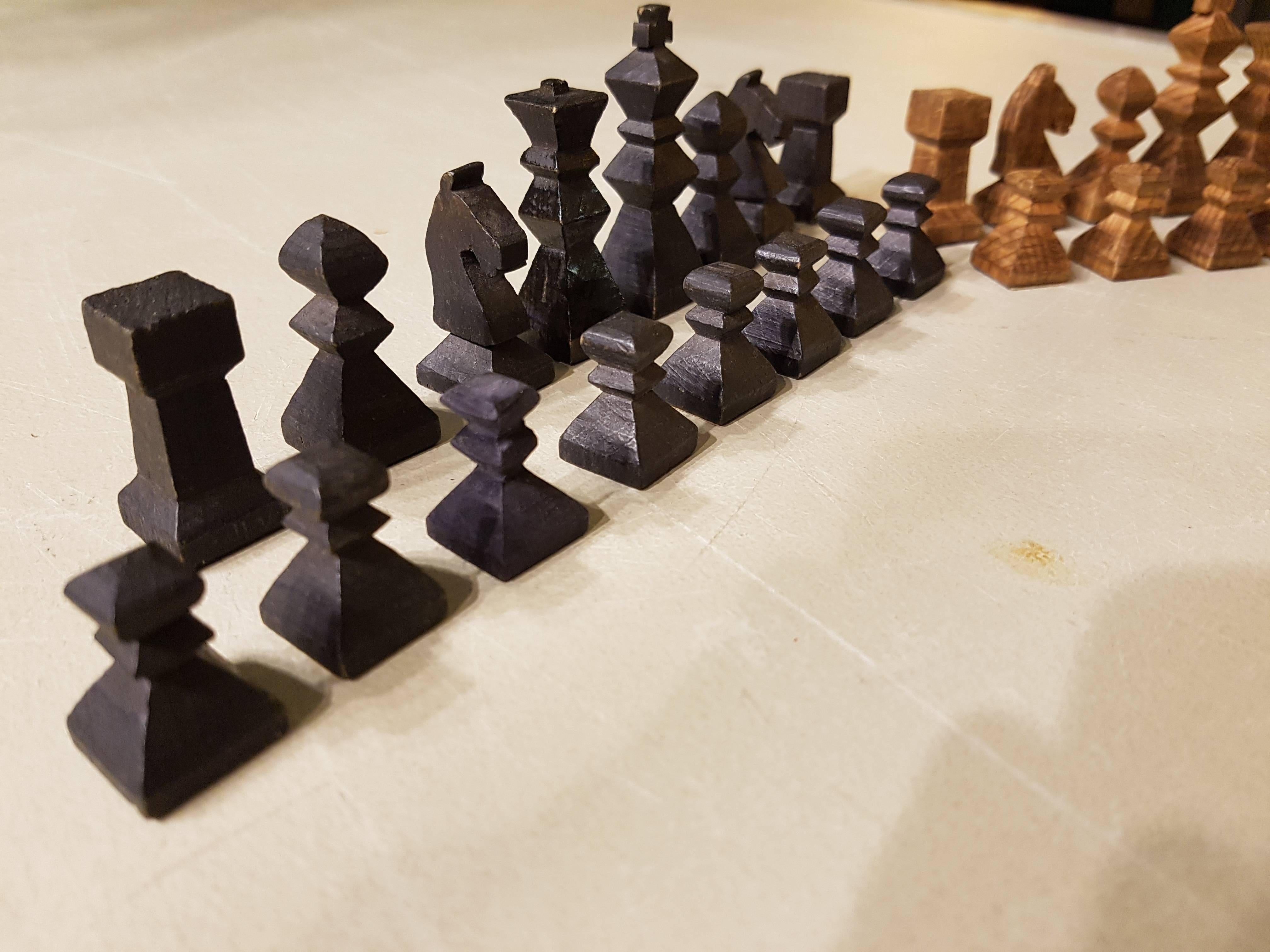 20th century French Art Deco chess pieces made of maple from the 1940s.