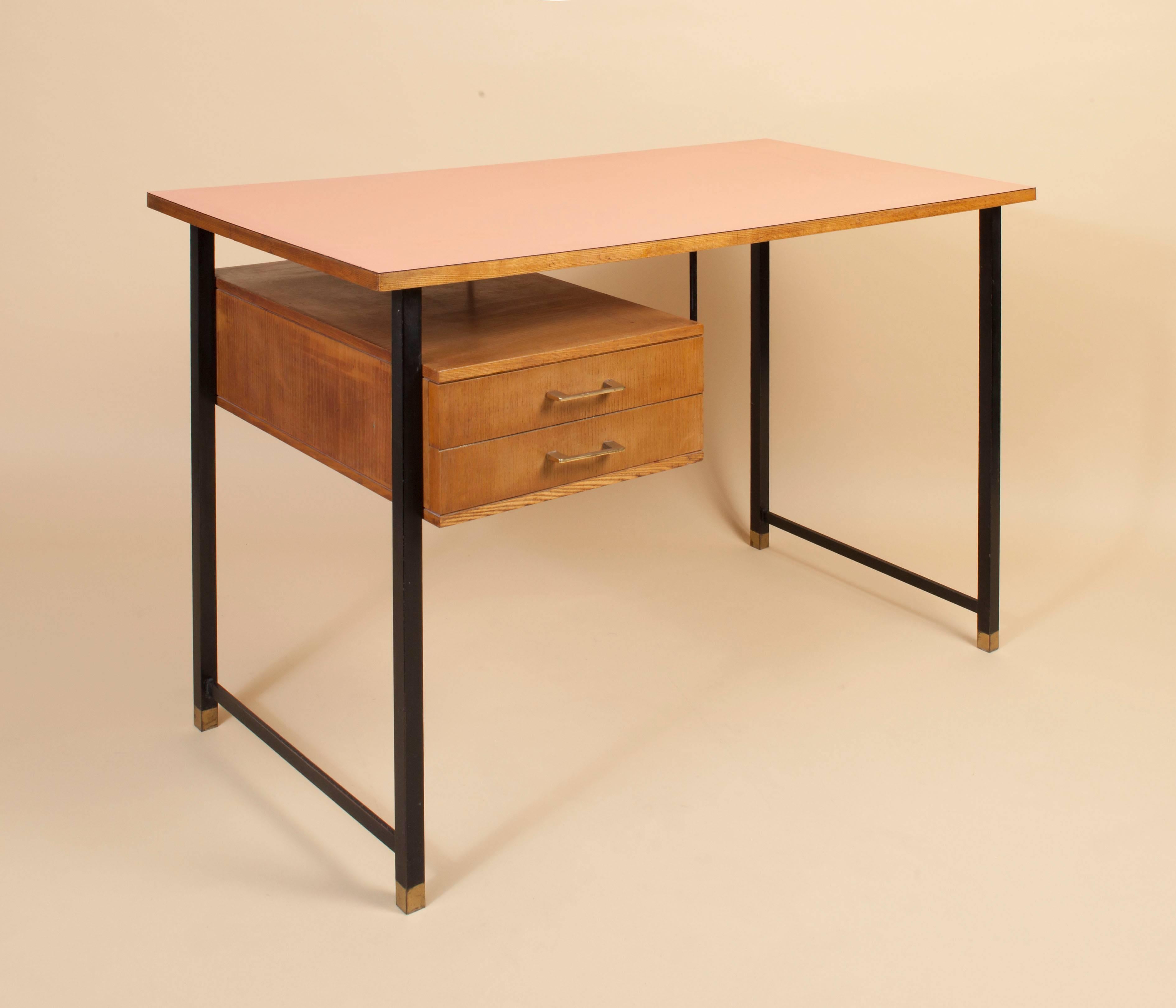 20th century, Italian desk 1960s with floating drawers made of iron, brass, formica and ash tree. With an extension made of ash tree. The formica desk top is in peach color.
