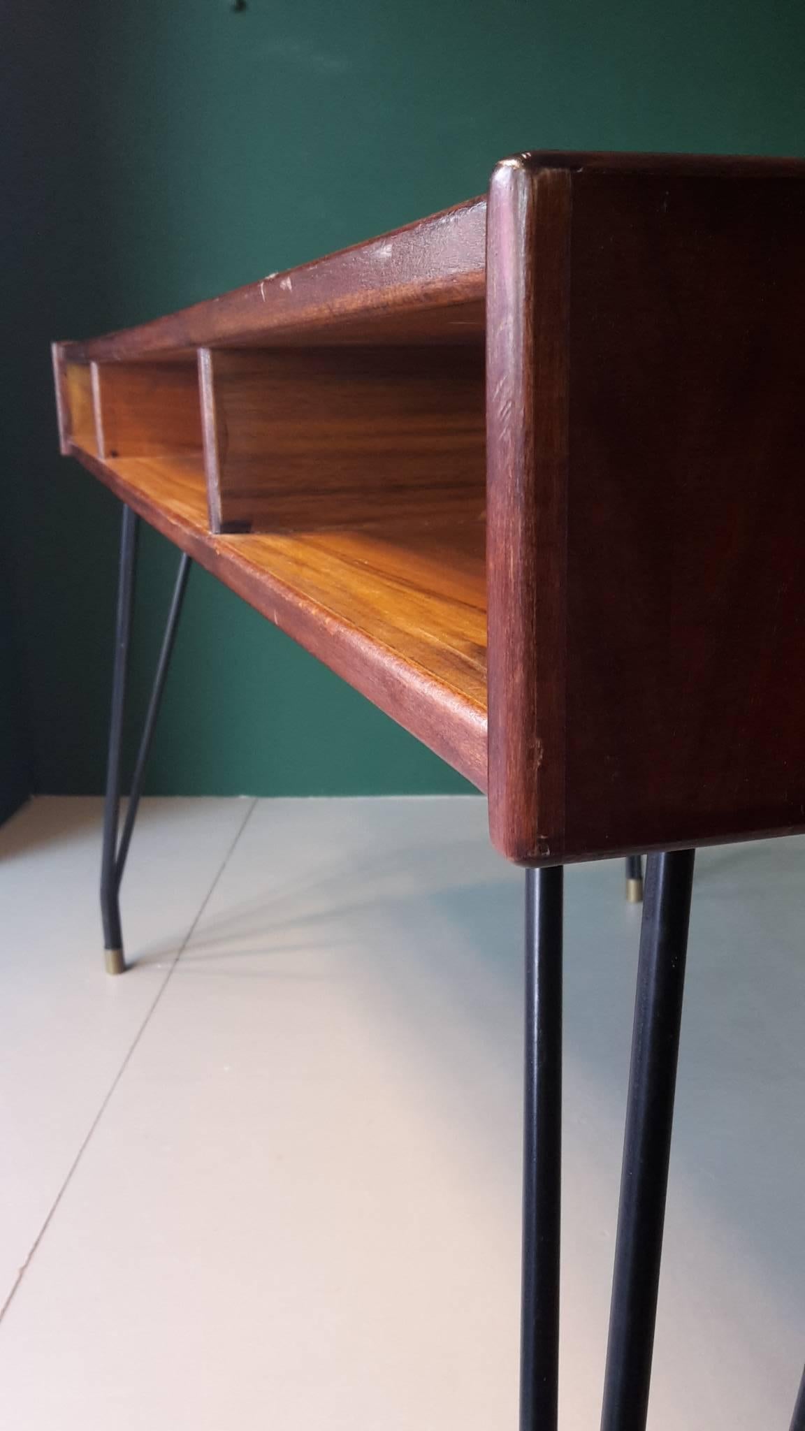 20th century Italian desk from the 1960s made of teak, metal and brass.