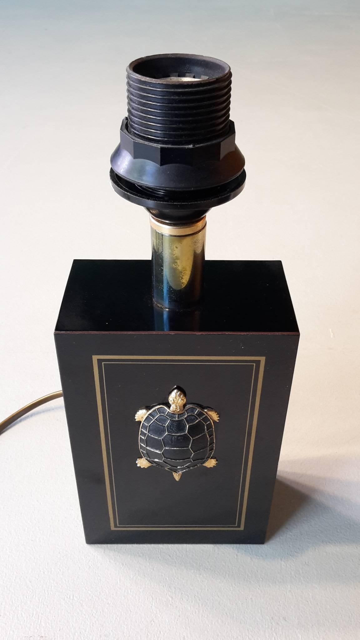 20th Century French Turtle Table Lamp 1980s Made of Black Plexiglas and Brass In Good Condition For Sale In Berlin, DE