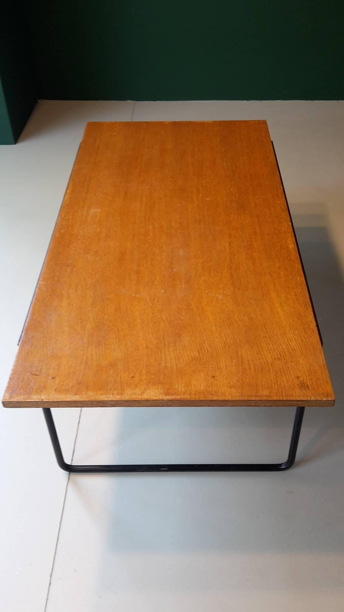 20th Century French Coffee Table 1960s Made of Metal and Oak Veneer In Good Condition In Berlin, DE