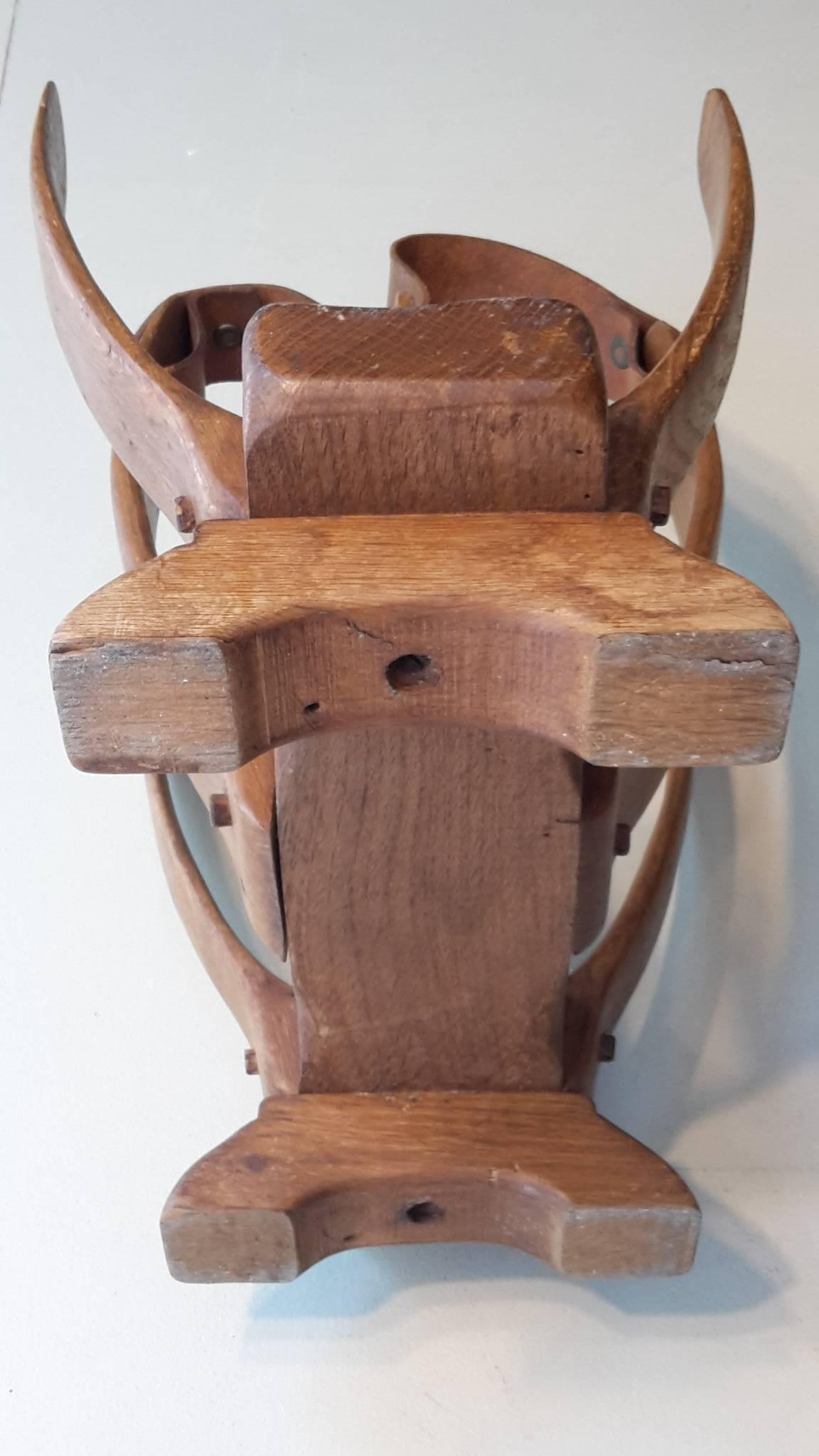 20th Century Magazine Rack Made of Solid Oak and Leather, 1960s In Good Condition For Sale In Berlin, DE