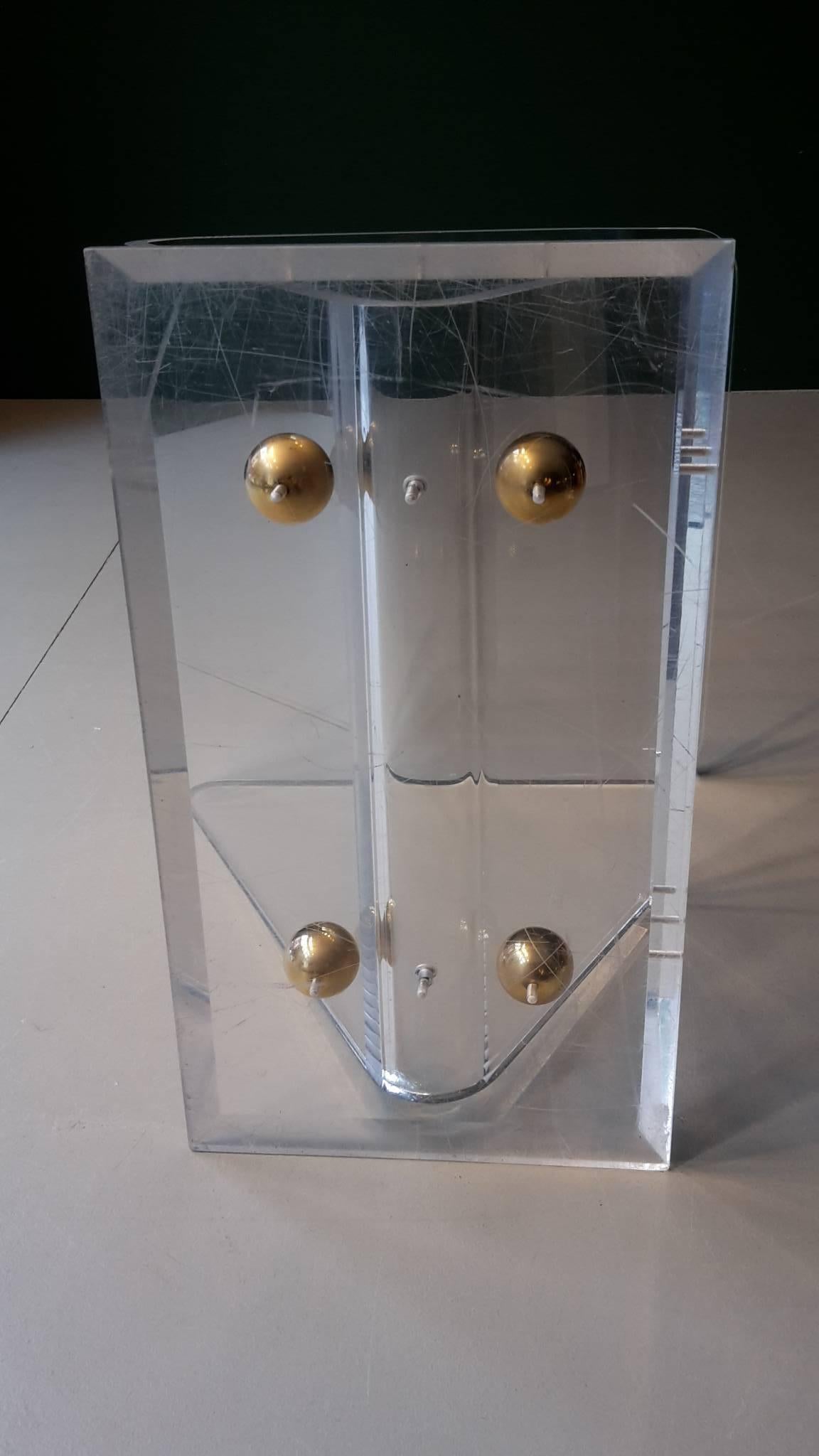 20th Century French Side Table Made of Transparent Plexiglass In Good Condition For Sale In Berlin, DE