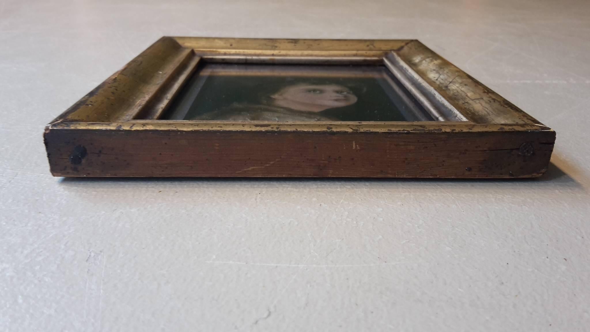 Early 20th Century French Oil Painting Portrait of a Child in a Berliner Leiste For Sale 1