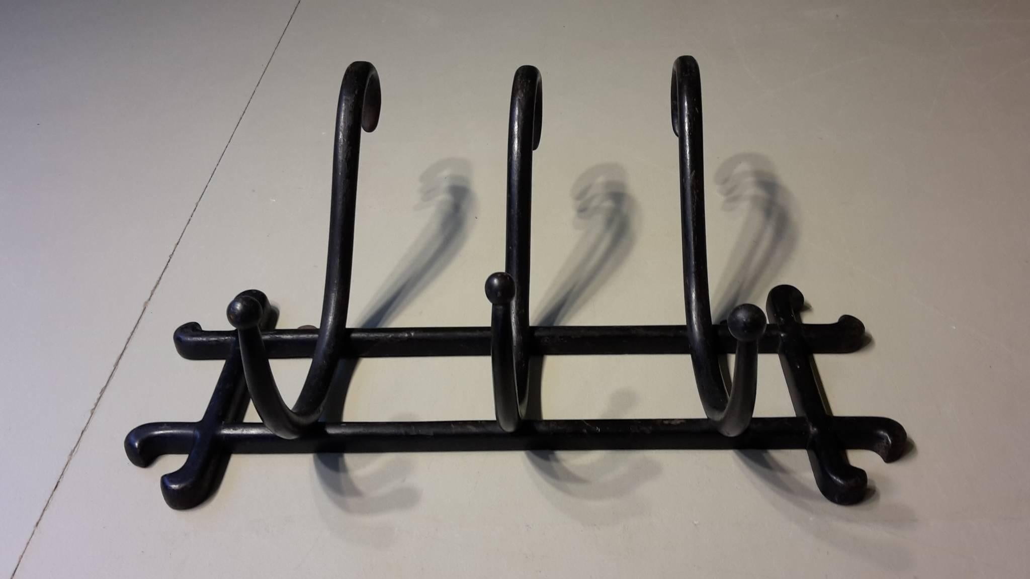 Early 20th Century German Black Thonet Wall Coat Rack Made of Bentwood In Good Condition For Sale In Berlin, DE
