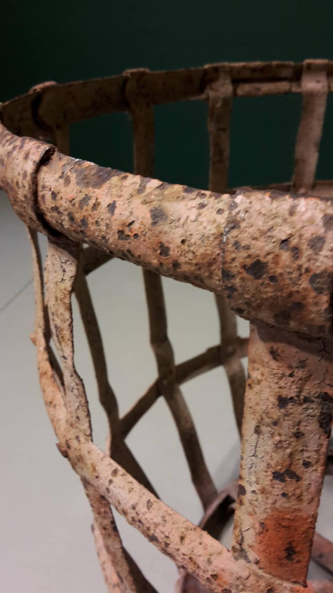 20th Century French Basket Made of Metal, 1950s In Good Condition For Sale In Berlin, DE
