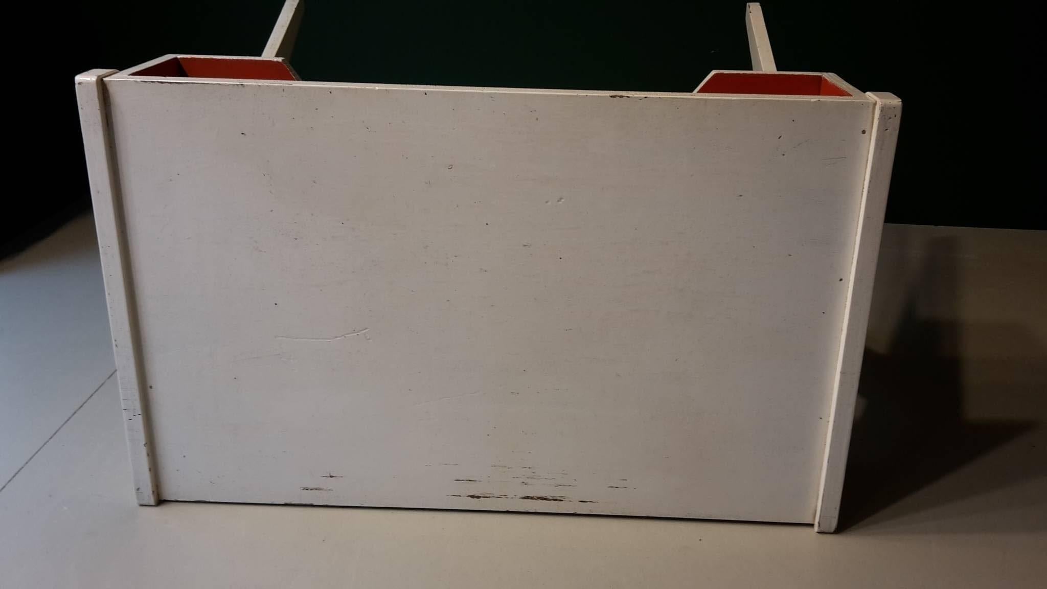 20th Century French White and Red Desk, 1960s For Sale 1