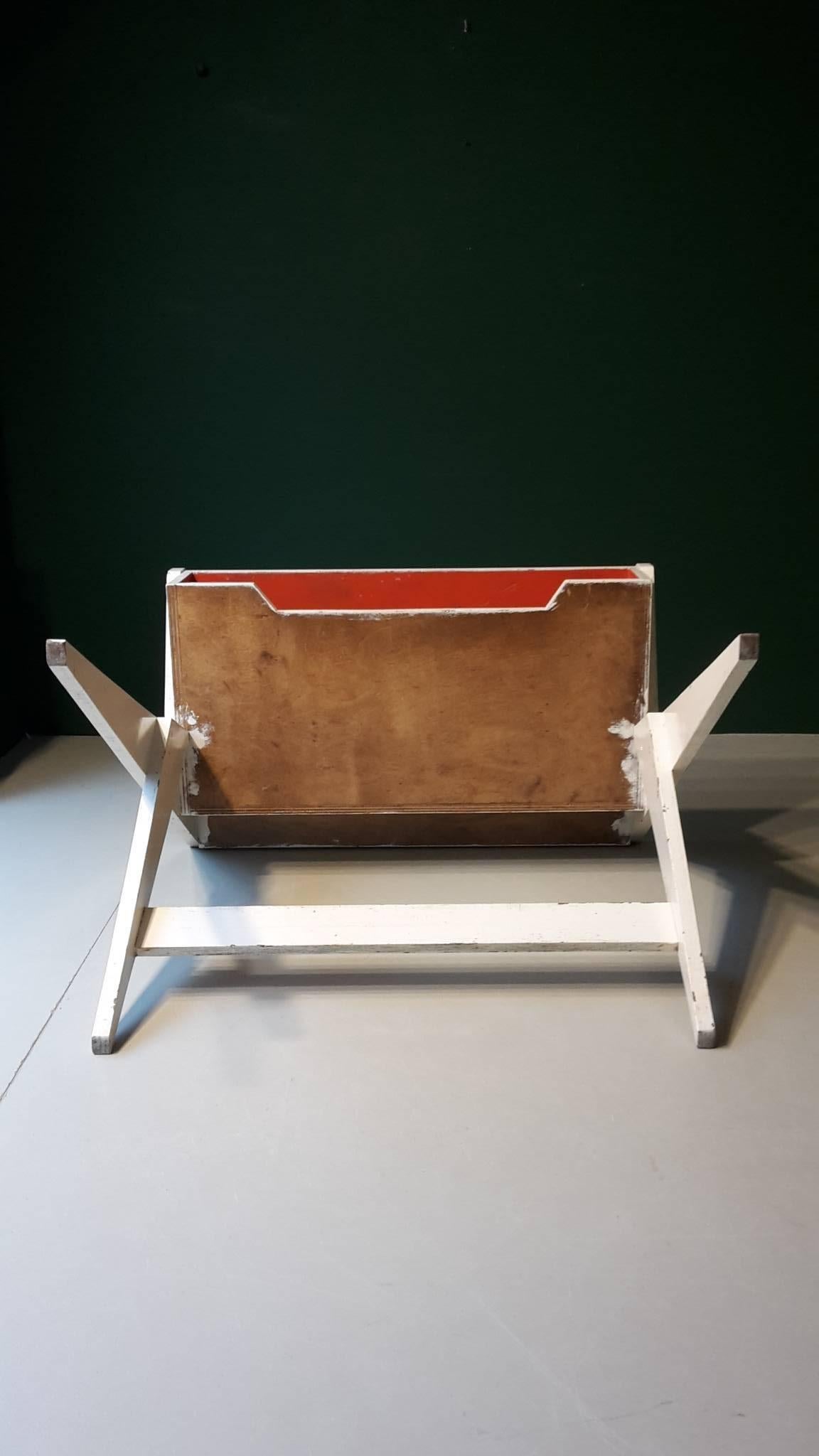 20th Century French White and Red Desk, 1960s For Sale 2