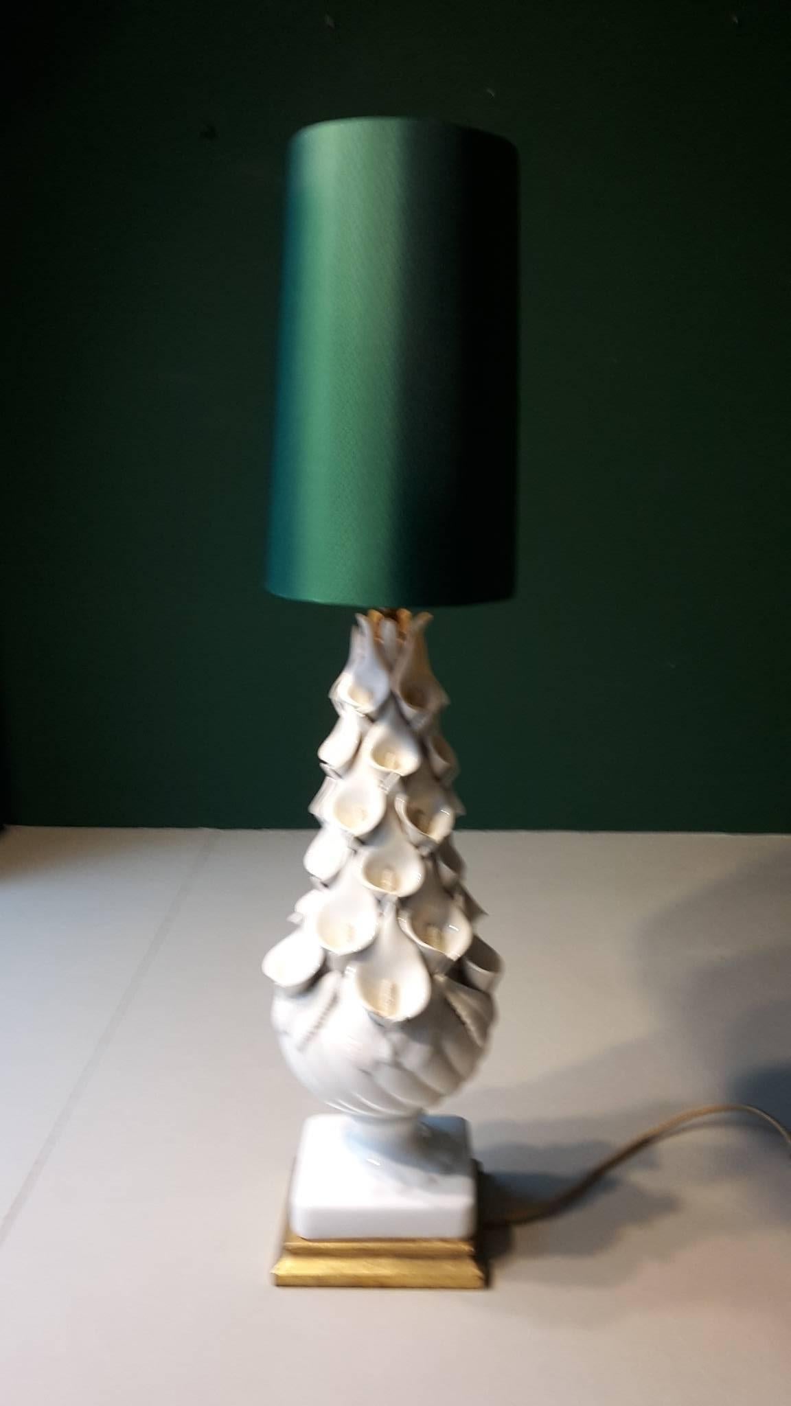 20th century white Spanish table lamp with calla lilly pattern made of ceramic with an oval green shade. From Valencia.