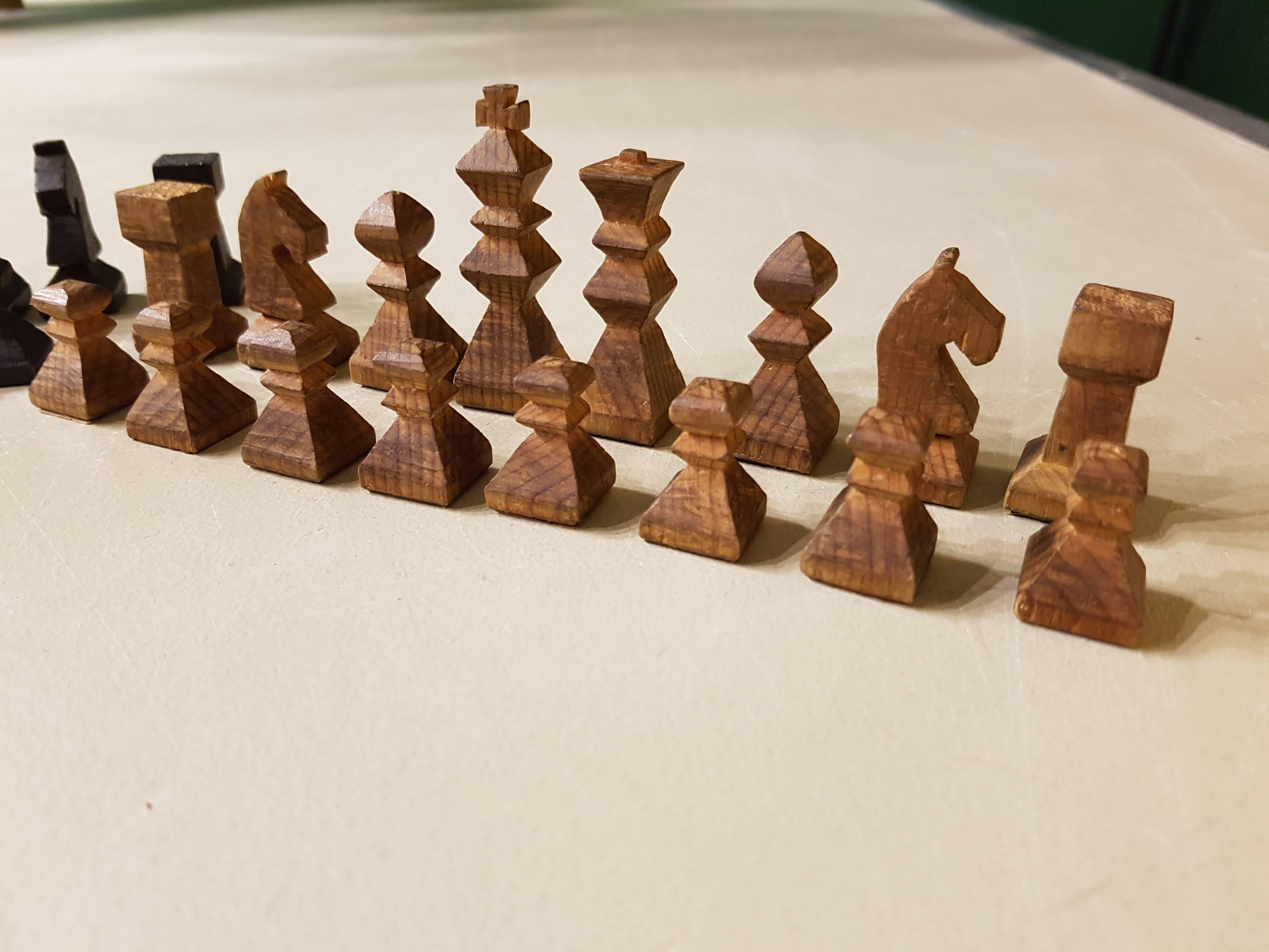 20th Century French Art Deco Chess Pieces Made of Maple, 1940s In Good Condition In Berlin, DE