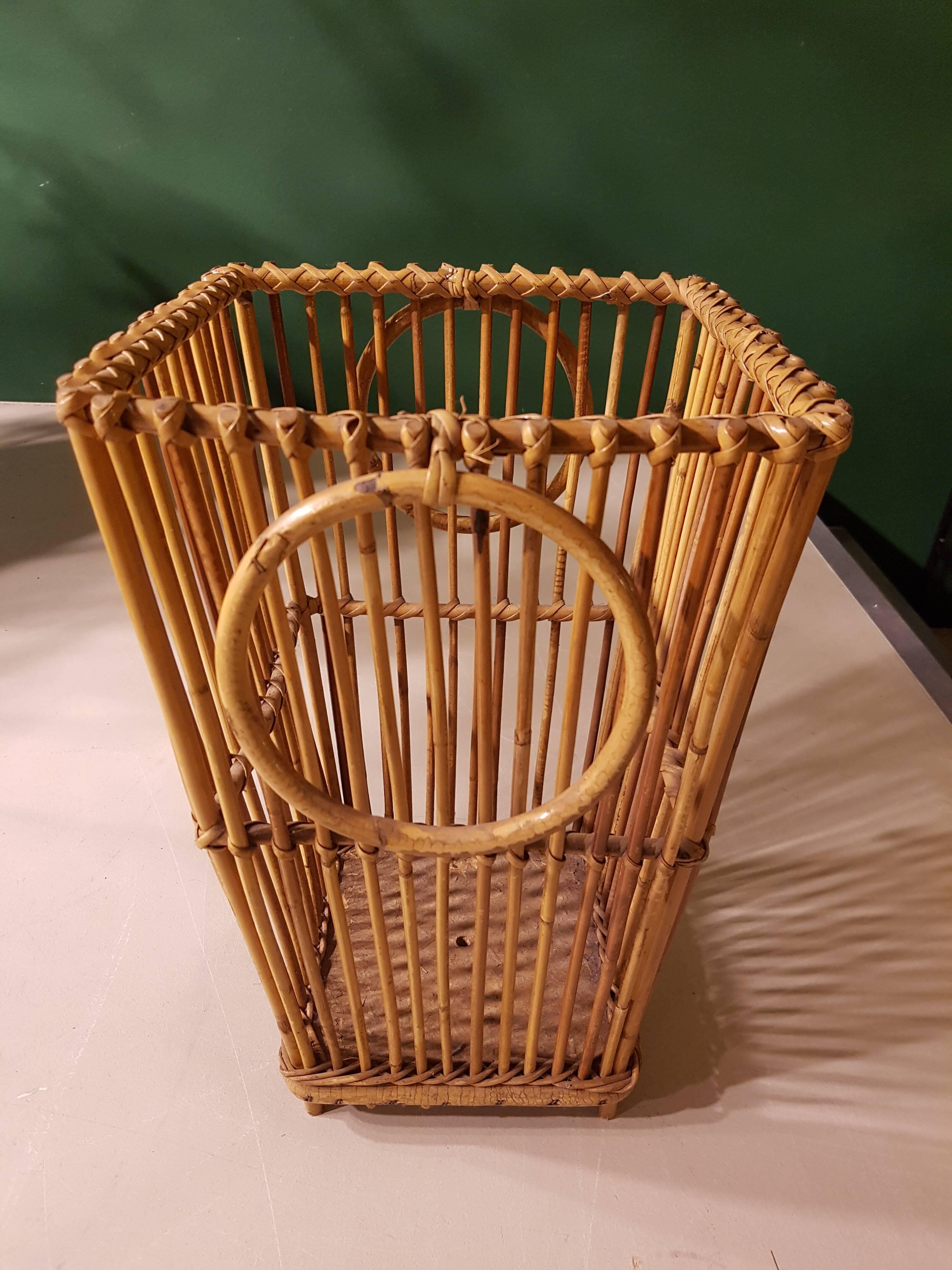 20th century French square basket made of wicker from the 1960s.