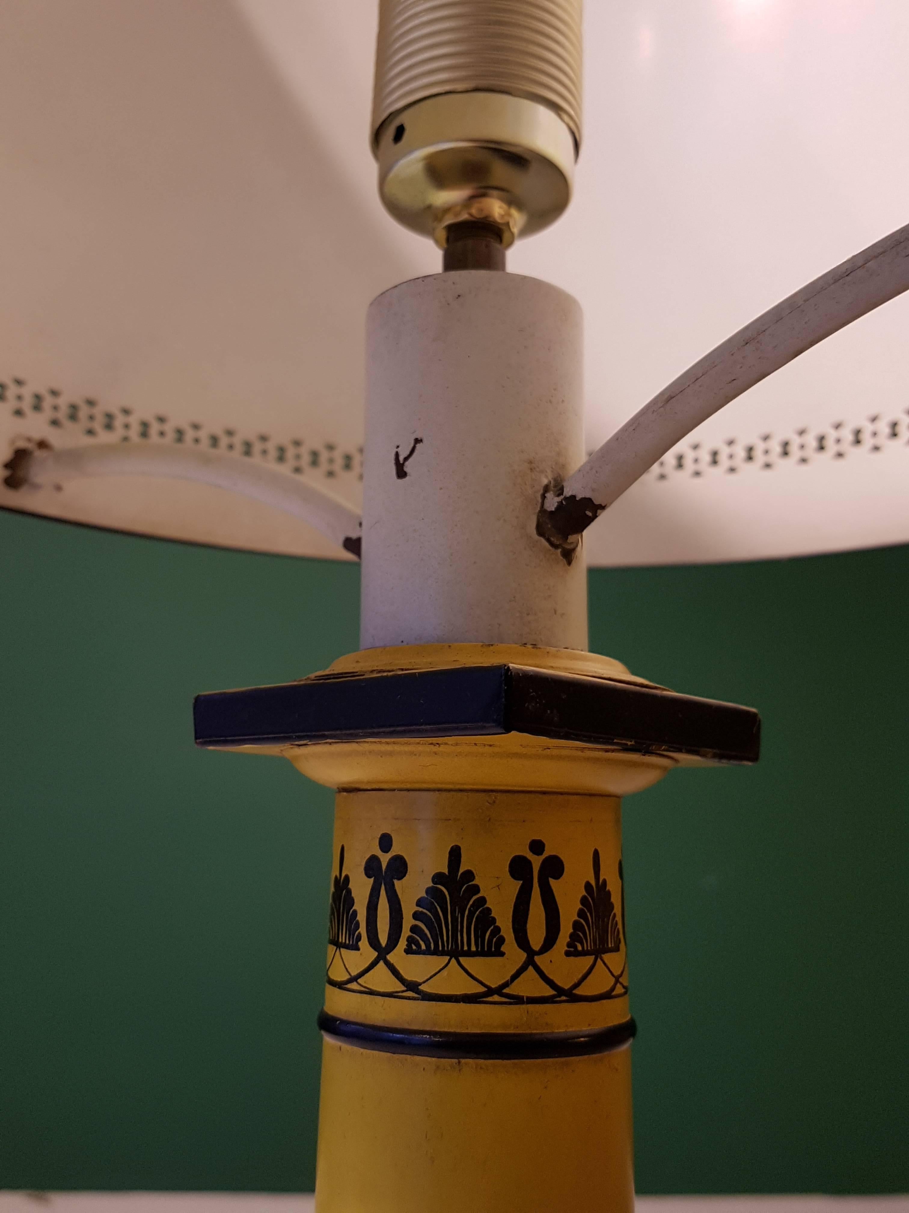Early 20th Century French Yellow and Black Directoire Style Lamp Made of Metal  For Sale 1