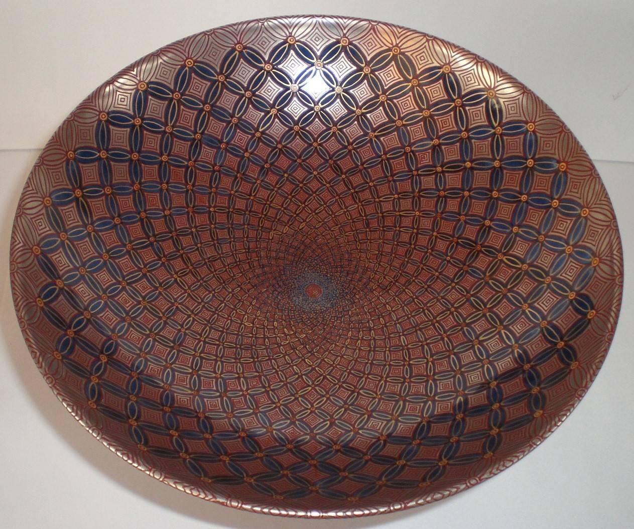 Unique Japanese gilded contemporary raised porcelain decorative bowl/centerpiece on a pedestal featuring a detailed geometric progression expressed in red and blue gilded in gold and platinum, the signed masterpiece of a second-generation porcelain