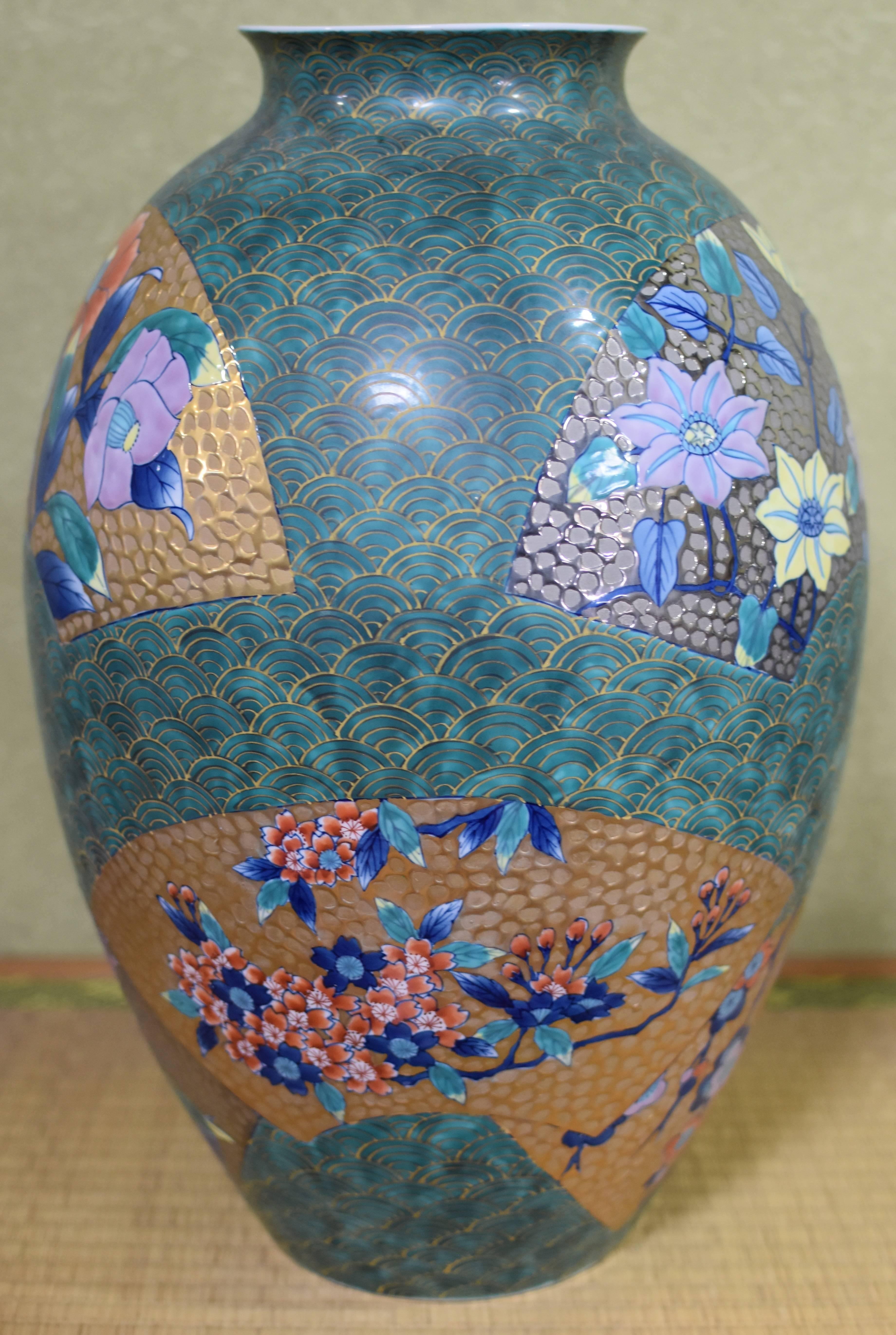  Large Green Gold Blue Porcelain Vase by Japanese  Master Artist In New Condition In Takarazuka, JP