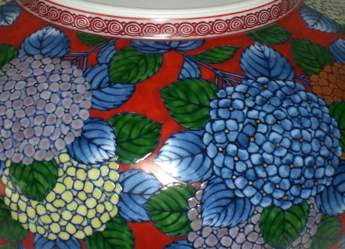 Japanese Contemporary Red Blue White Porcelain Bowl by Master Artist In New Condition For Sale In Takarazuka, JP