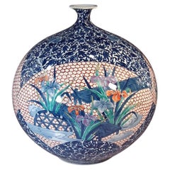 Vase japonais contemporain en porcelaine bleu, rouge et blanc par un maître artiste, 4 pièces