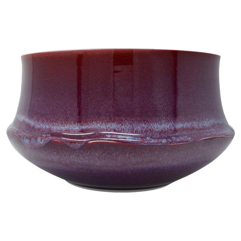 Vase contemporain japonais en porcelaine rouge pourpre émaillée à la main par un maître artiste, 2